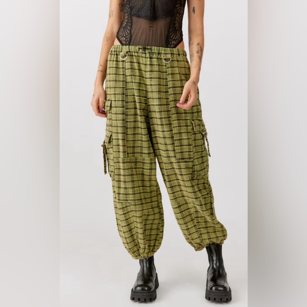 URBAN OUTFITTERS JANA BALLOON CARGO plaid parachute pants